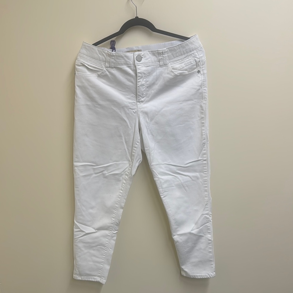 Democracy White Ankle Cropped Jeans with Seam Details